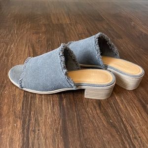 Universal Thread Shoes